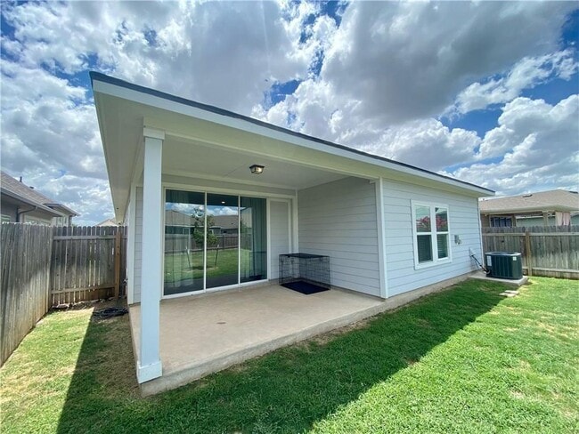 Building Photo - 332 Lacey Oak Lp