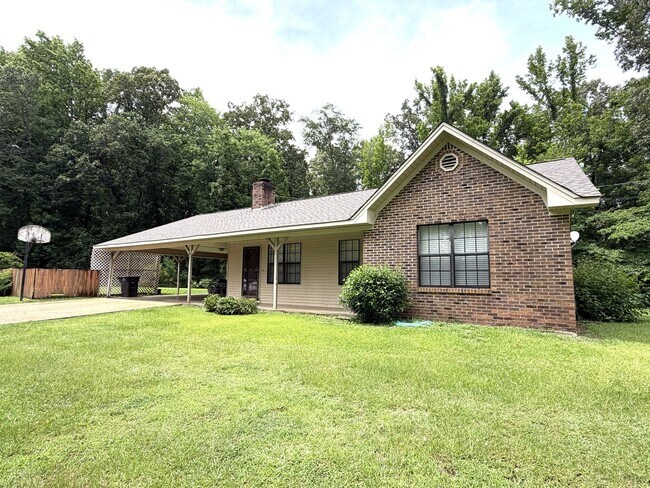 Building Photo - 4 bed/3 bath house in Tupelo