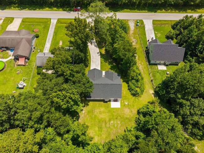 Building Photo - Welcome to Bradford Estates!