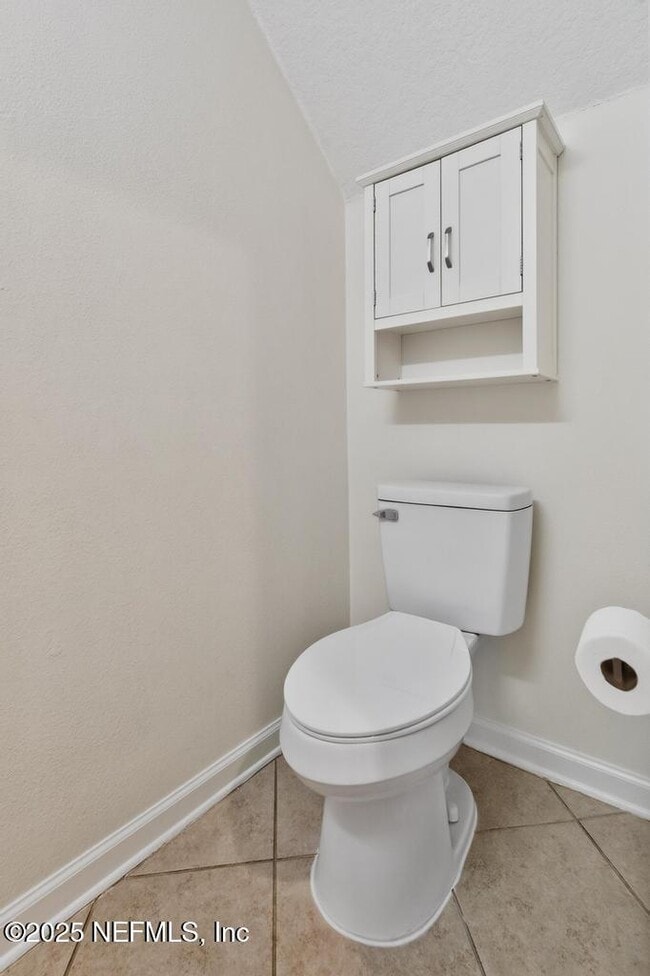 Building Photo - 411 Walnut Dr