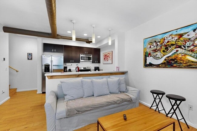 Building Photo - 343 Platinum St SW