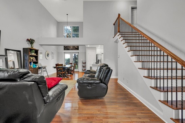 Building Photo - 3120 Pin Oaks Cir NE