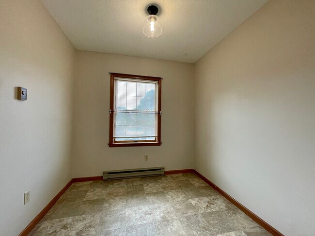 Building Photo - 268 Hartford Turnpike