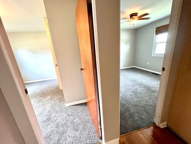 Building Photo - 3 Bed 2 Bath- Hopewell Township Pa!