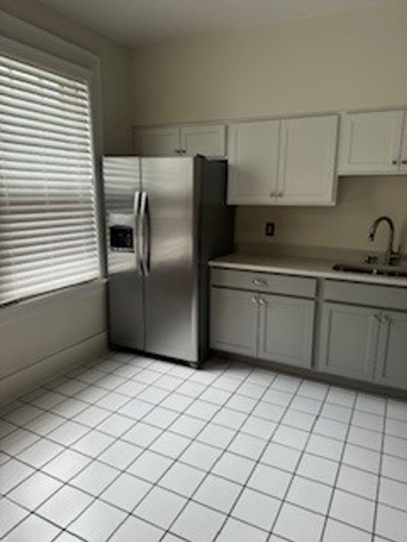 Building Photo - Beautifully Restored 3 BR, 1.5 BR Pre-War ...