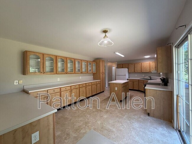 Building Photo - 18 Meadowview Terrace