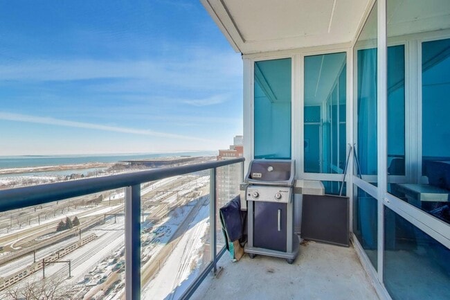 Building Photo - 1629 S Prairie Ave