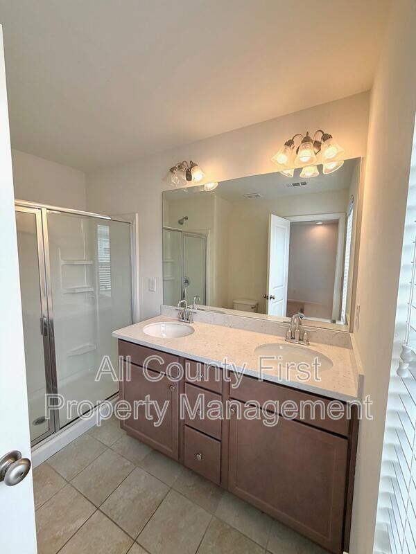 Building Photo - 887 Society Cir