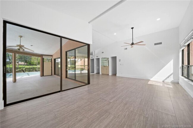 Building Photo - 2284 SW Spoonbill Dr