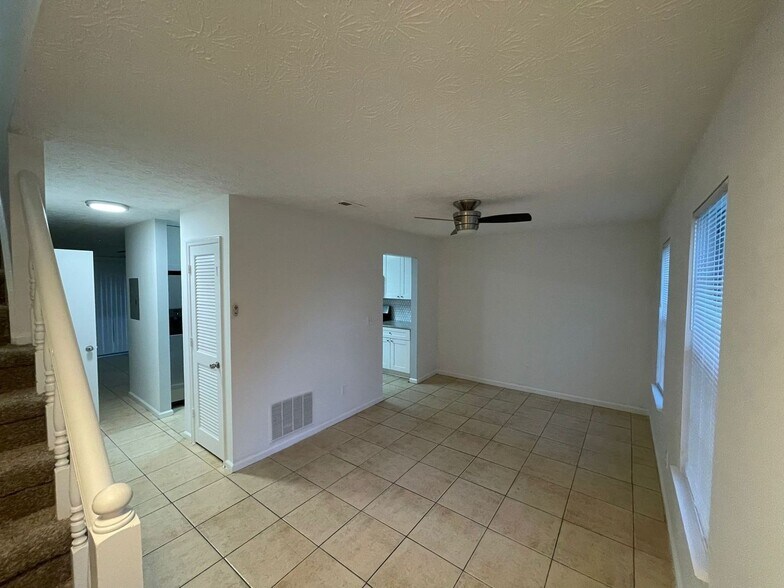 Building Photo - 5963 Thomas Ct