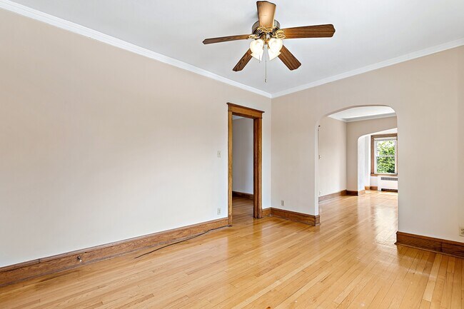 Building Photo - 3936 N Marshfield Ave