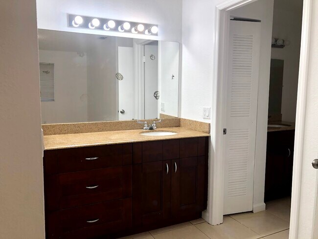 Building Photo - 3380 Pinewalk Dr N