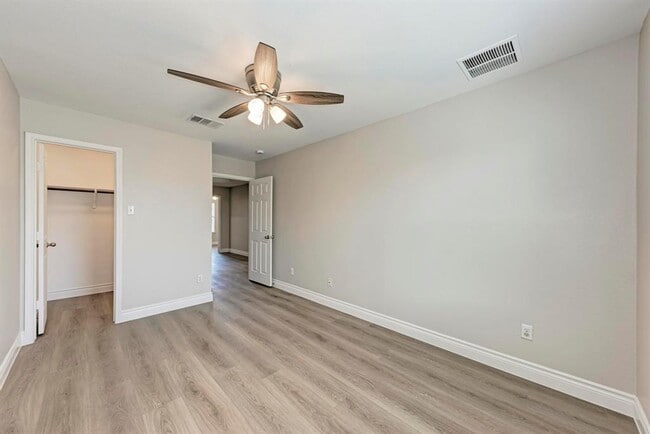 Building Photo - 3413 Bach Dr