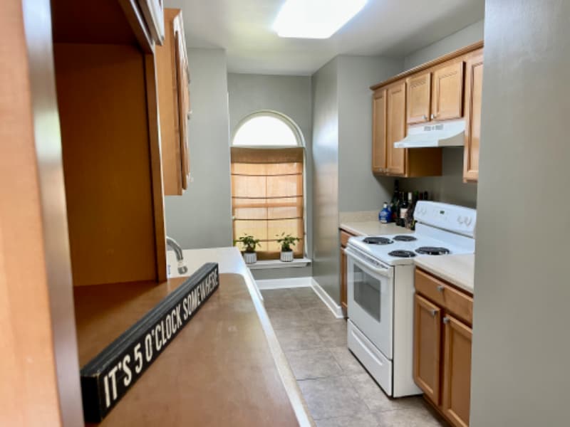 Building Photo - 3561 Kings Dr