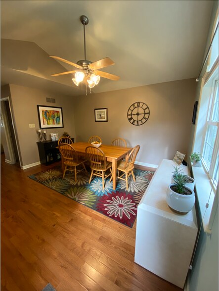 Breakfast Nook Photo 2 - 532 Gamma Dr