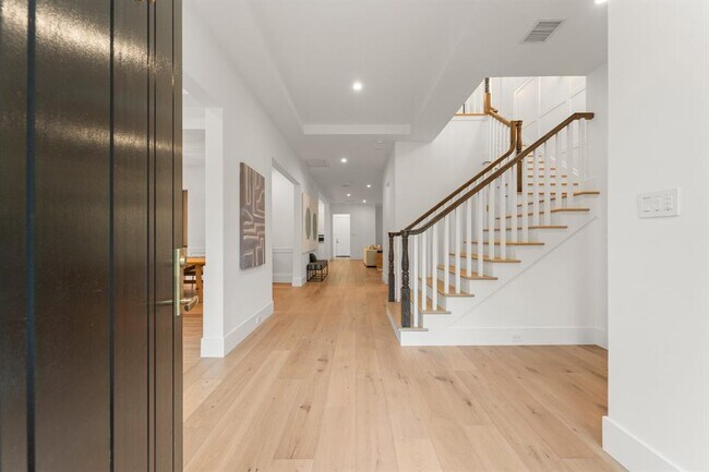 Building Photo - 2530 Stanmore Dr
