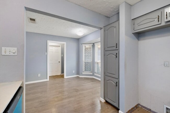 Building Photo - 2211 Sierra Dr