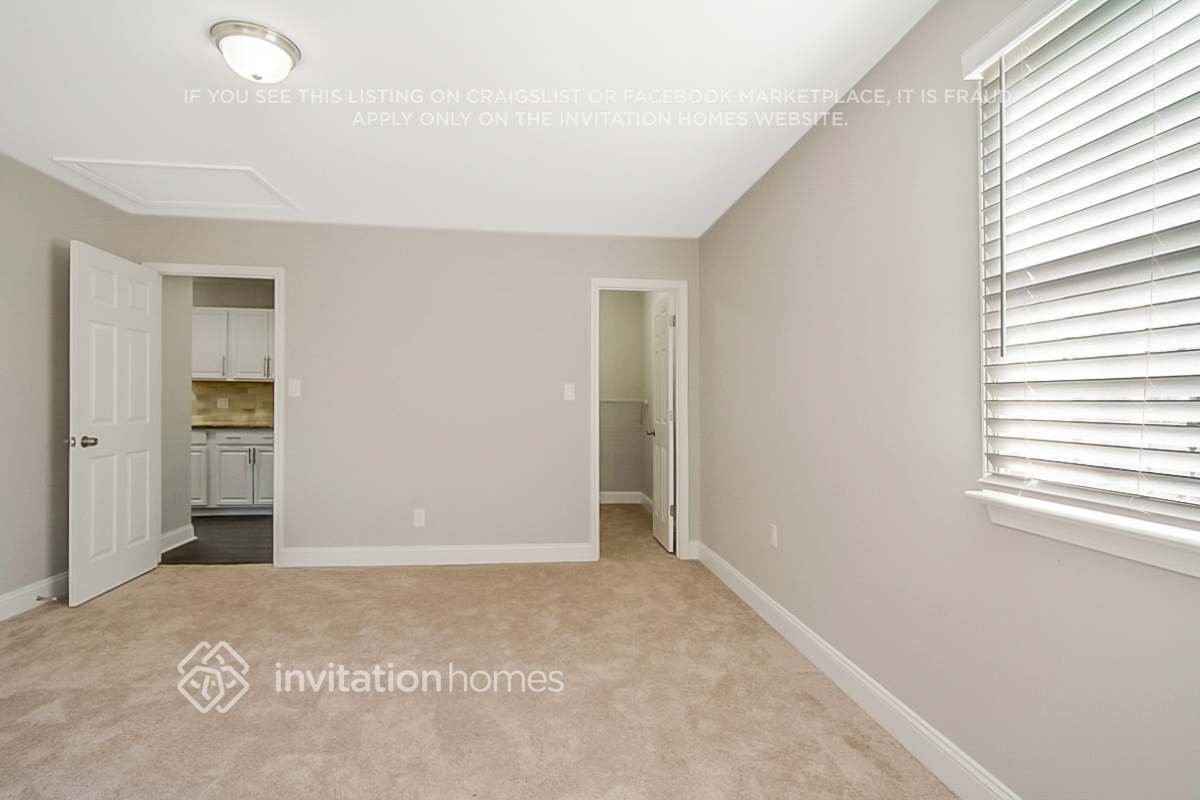 Building Photo - 1325 Sycamore Dr