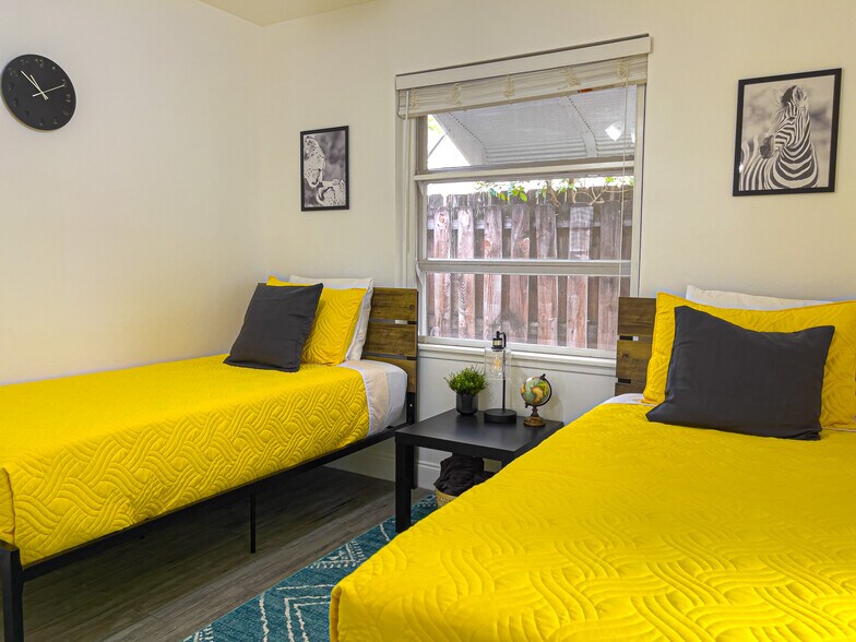 twin beds - 854 SW 11th Ct