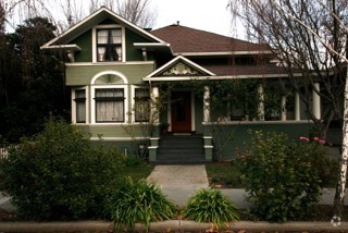 Building Photo - Super Cute Victorian Studio Apartment