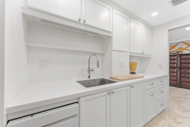 Building Photo - 2800 N Flagler Dr