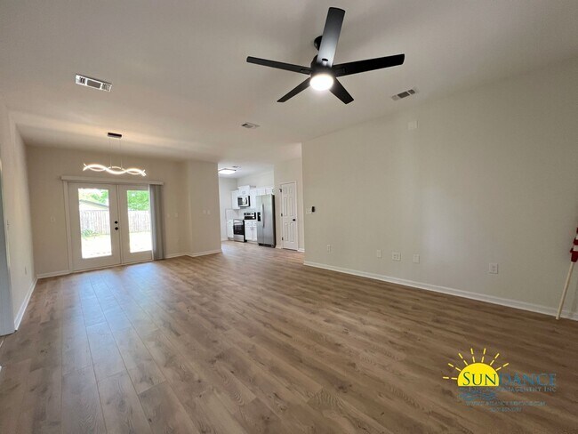 Building Photo - 3 Bedroom Smart Solar Home in Crestview!