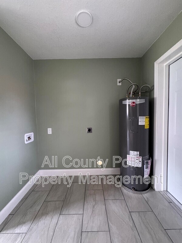 Building Photo - 413 S Cornelia Ave