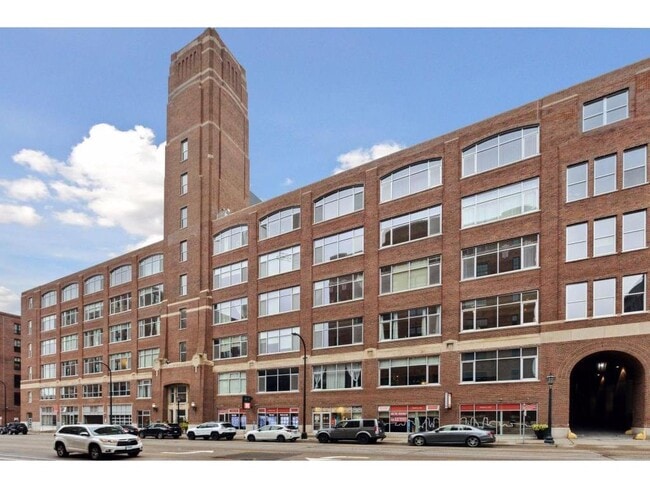 Building Photo - 700 N Washington Ave