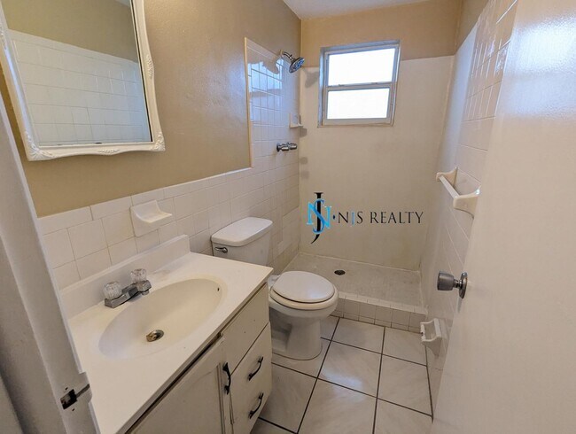 Building Photo - 3136 Pinon Dr
