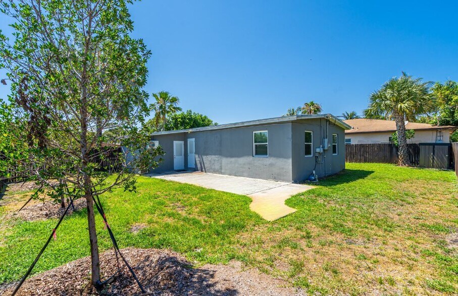 Building Photo - 4500 NE 18th Ave