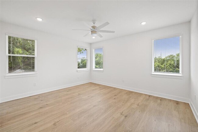Building Photo - 1608 Kit Cir