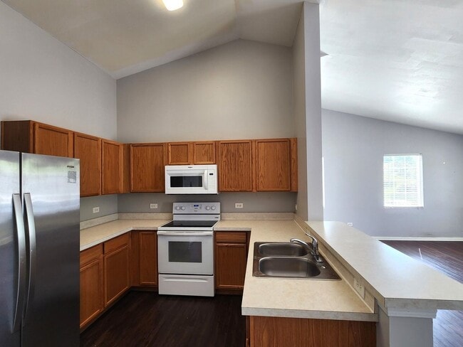 Building Photo - 2023 Silverstone Dr