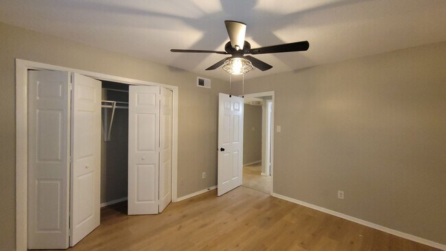 Building Photo - Lovely 2 bedroom apartment in Balcones Heights