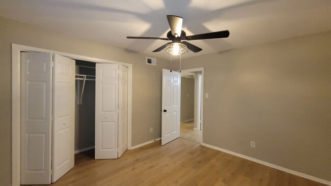 Building Photo - MOVE IN SPECIAL $500 OFF FIRST MONTH RENT-Lovely 2 bedroom apartment in Balcones Heights