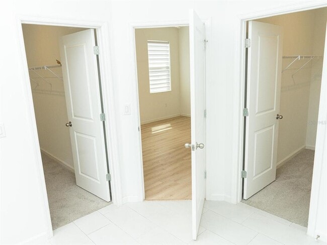 Building Photo - 445 Silver Palm Dr