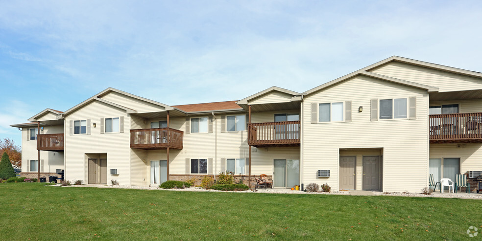 Tamarack Apartment Homes - 210 Tamarack Dr Lake Mills WI 53551 ...