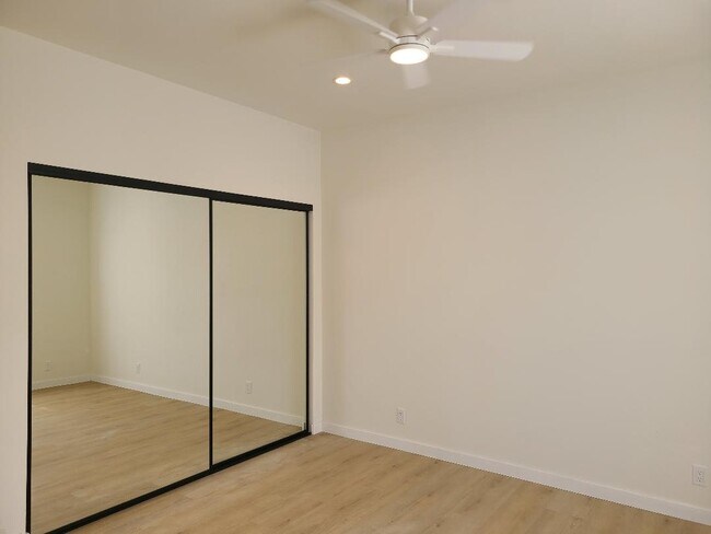 Building Photo - 1162 Hacienda Dr