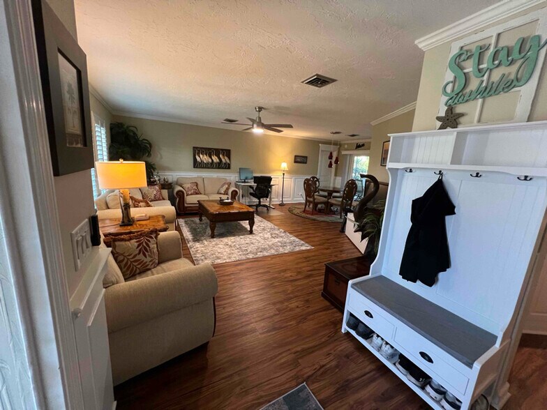 Building Photo - 213 Chardin Dr