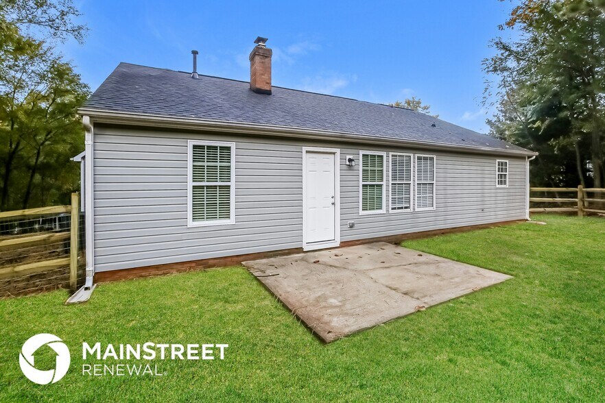 Building Photo - 3330 Crescent Knoll Dr