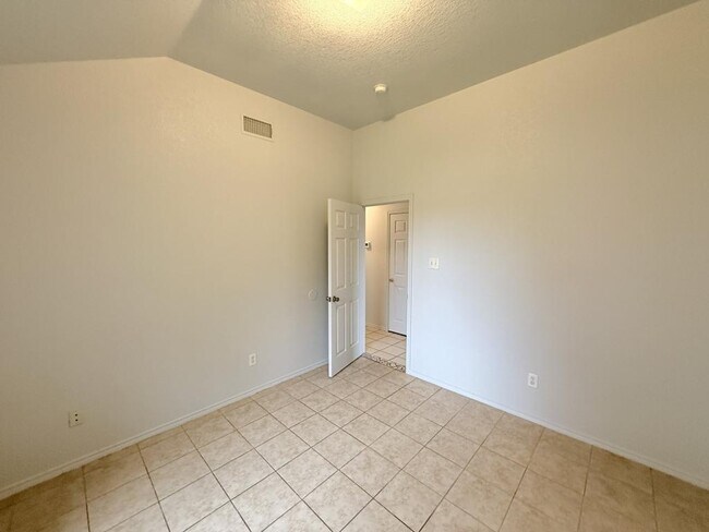 Building Photo - 3708 Gus Dr