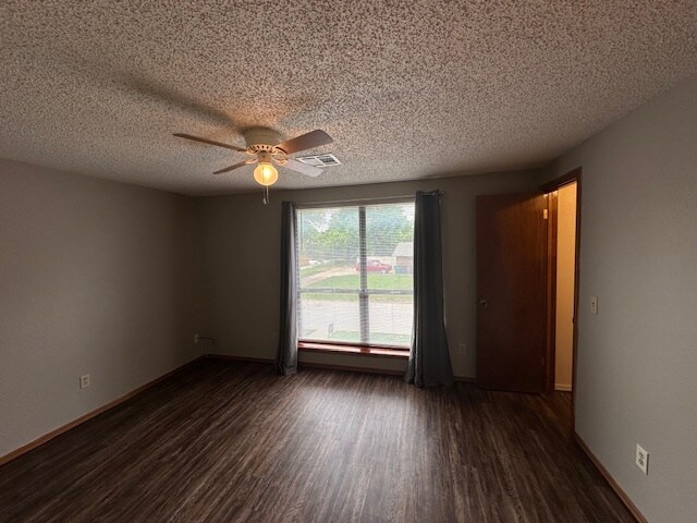 Building Photo - 13907 Fairhill Ave
