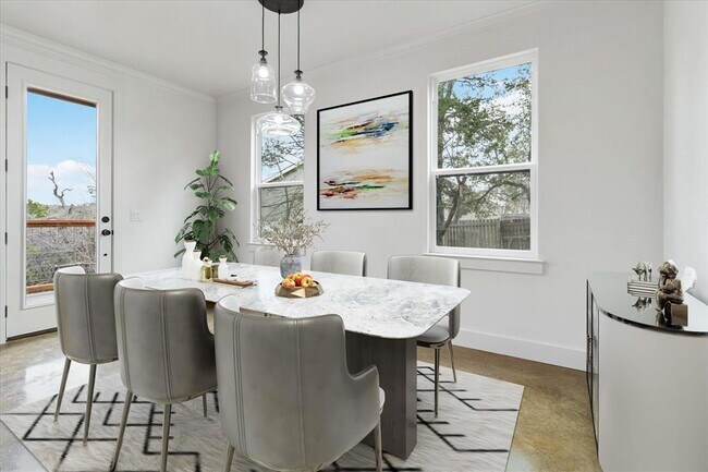 Building Photo - 114 Shady Bluff Dr