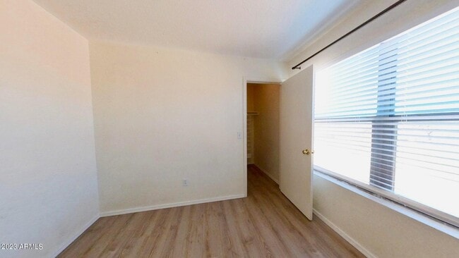 Building Photo - 2277 E Palm Beach Dr