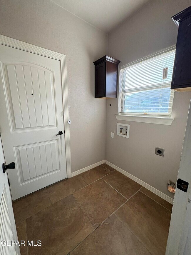 Building Photo - 2837 Pasillo Rock Pl