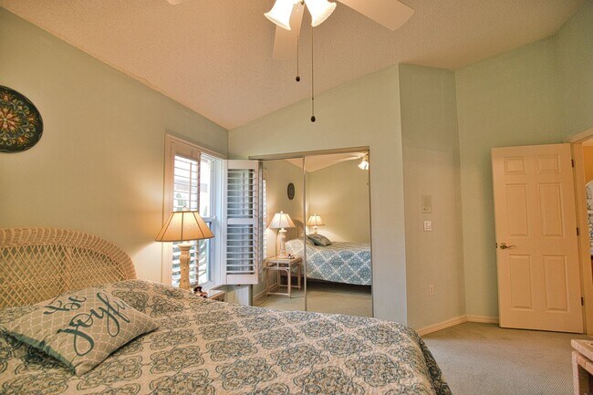 Building Photo - Seasonal Short-Term 3 Bedroom 3 Bathroom Home in The Patio Homes of Chestnut Creek!