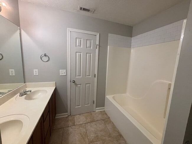 Building Photo - Stewarts Landing Neighborhood, Easy access to I-24