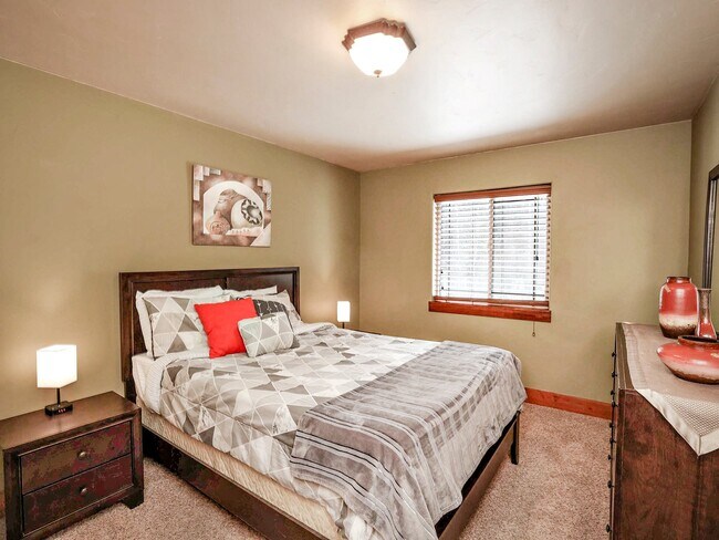 Building Photo - 235 Moonridge Dr