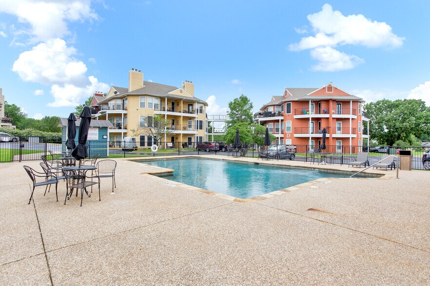 Building Photo - 2164 Tanglewood Blvd