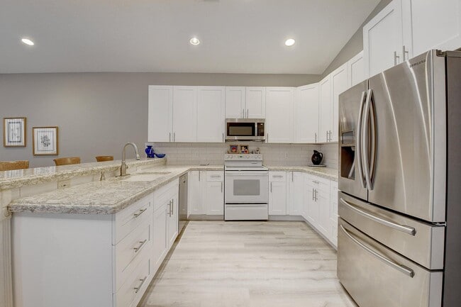 Building Photo - 11595 Pamplona Blvd