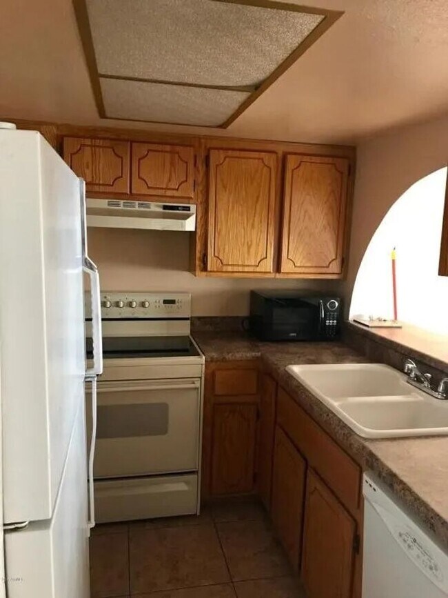 Building Photo - COMING SOON – AFFORDABLE 3 BEDROOM, 2.5 BATH TOWNHOME IN THE HEART OF TEMPE!